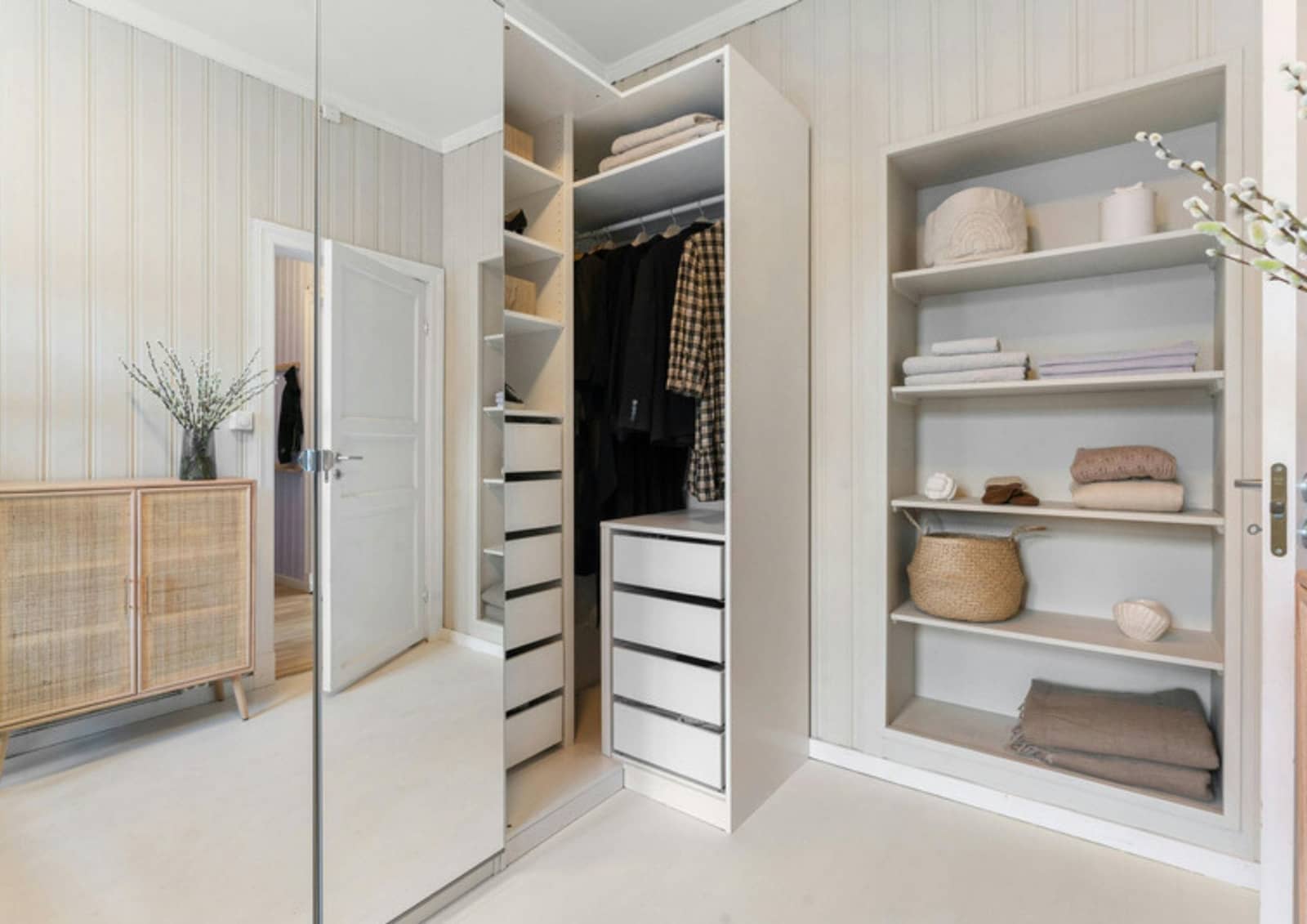 Wardrobe Styling